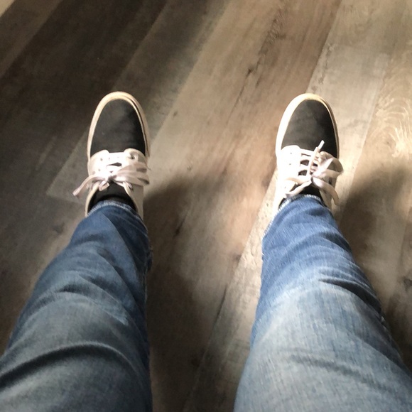 Black and grey vans shoes, they are size 11 - Picture 4 of 5